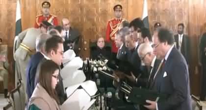 19-member federal cabinet takes oath at President House