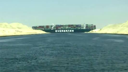 400 Meter Long Giant Cargo Ship Stuck in Egypt's Suez Canal, Blocked The Route