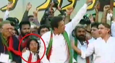 A Funny PTI Supporter Refused to Leave Imran Khan & Stick with the Stage A Funny PTI Supporter Refused to Leave Imran Khan & Stick with the Stage