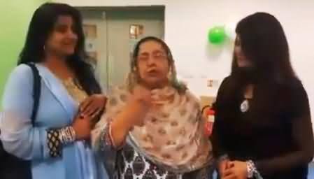 A Mother Showing Her Support For Imran Khan & Praying For His Success