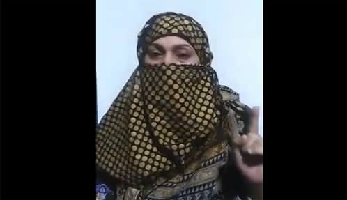 A TLP Woman Bashes PM Imran Khan And Calls Him 