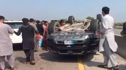Accident to three cars in Imran Khan's convoy near Kallar Kahar