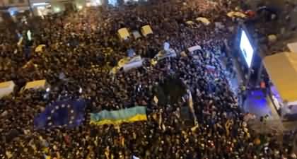 Aerial footage: Cheers erupt as Ukraine's president Zelensky addresses huge protest via video link