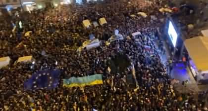 Aerial footage: Cheers erupt as Ukraine's president Zelensky addresses huge protest via video link