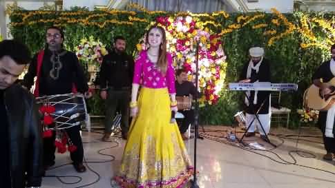 Aima Baig performs at her sister's wedding ceremony