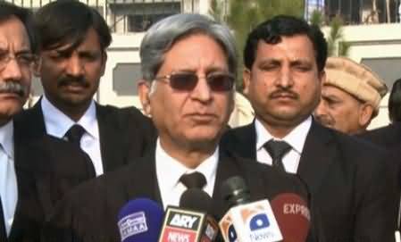 Aitzaz Ahsan Praises Imran Khan's Action to Get His Workers Released From Police Custody