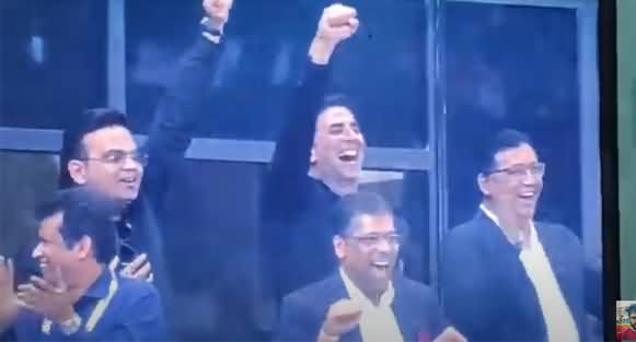 Akshay Kumar Watching Pakistan India Cricket Match in Stadium