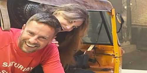 At Last Jemima Goldsmith Finds Lahori Rickshaw in London, Enjoys Ride in Rickshaw