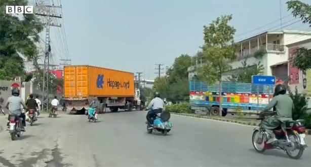 All Roads Going Towards Faizabad Blocked With Containers