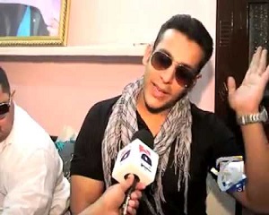 Amazing Salman Khan Duplicate in Sialkot - Asal se Naqal Behtar