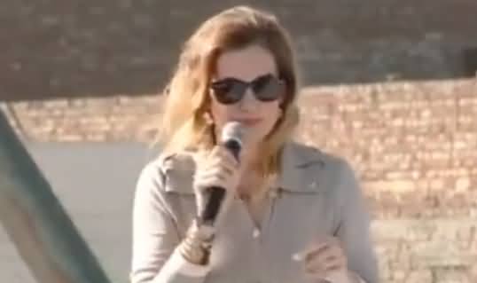 American Girl Addressing in PTI Social Media Summit in Lahore