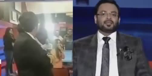 Amir Liaqat Taunts Mir Shakeel ur Rehman by Playing Arnab Goswami's Clip