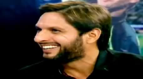 Anchor Taunts Shahid Afridi on Doing So Much Advertisement, Watch Shahid Afridi's Reply