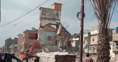 Anti encroachment operation in Karachi: three storey building being demolished in Mujahid Colony