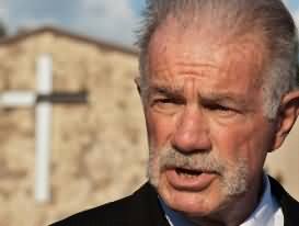 Anti Islam Pastor Terry Jones Arrested on His Way Burning the Holy Quran in Honour of 9/11 Victims