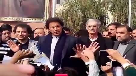 APS Students Chanting Aai Aai PTI in Response To Imran's Speech, Must Watch