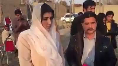 Ayesha Gulalai gets a SHUT UP call on her face at the residence of Asma in Mardan when she tried to provoke the people against KPK Govt