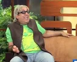 Azizi As Film Director Hera Superhit in Hasb e Haal