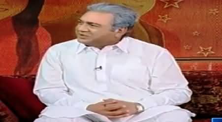 Azizi Performing As Shah Mehmood Qureshi's Dummy & Talking with A PMLN Supporter