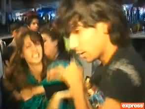 Boy Beaten By A Brave Girl For Harassing Her at Tariq Road Karachi
