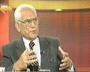 Capital Talk (Musharaf Ke Khilaf Kawai Se Fauj Ko Nuqsaan Nahi Faida Hogah?) - 18th November 2013