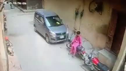 CCTV footage: Child steals motor bike in Lahore