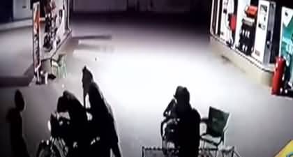 CCTV Footage: Courageous Petrol Pump's workers foiled the attempt of a robbery in Sialkot