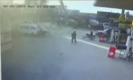 CCTV footage of Islamabad bridge collapse, a truck hit the pillar under the bridge