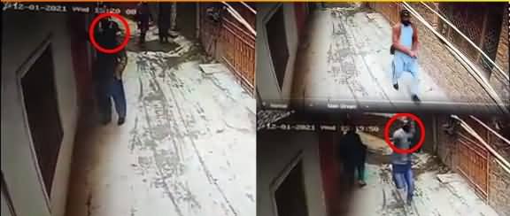 CCTV footage of robbery in Rawalpindi: 2 million Rs looted in broad daylight