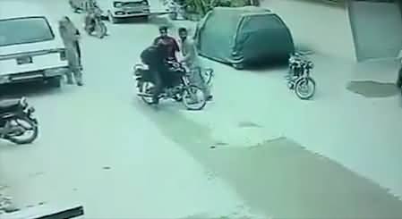 CCTV Footage: Street crimes out of control in Karachi