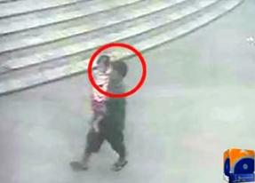 CCTV Video of Rapist of 5 Years Girl Sunbal in Lahore by Geo News