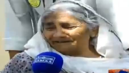 Check The Passion of This 80 Years Old Woman While Voting For Imran Khan