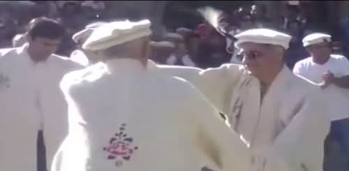 Chief justice Saqib Nisar's Traditional Dance with local Hunza Community | Viral Video