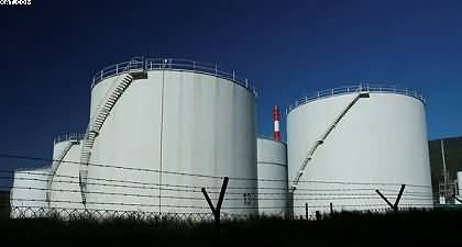 China rejects US sanctions on refineries over Iran oil links