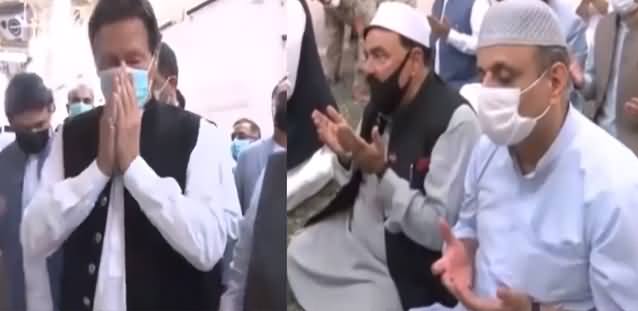 Complete Video of PM Imran Khan And His Ministers Doing Prayers in Madina