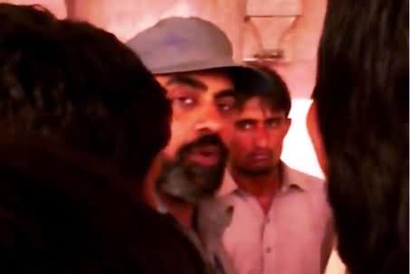 Corruption In Shahi Qila Lahore, Man Caught on Camera Demanding Bribe