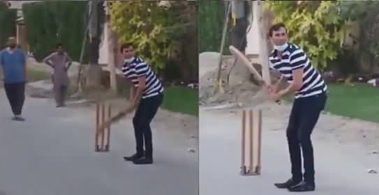 Cricketer Younis Khan Playing Cricket With Children on Streets