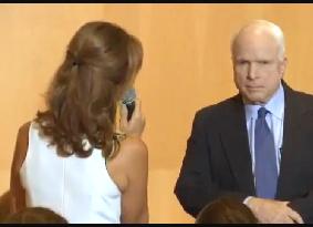Emotional Woman Begs Senator John McCain to Avoid War in Syria and Find a Peaceful Solution