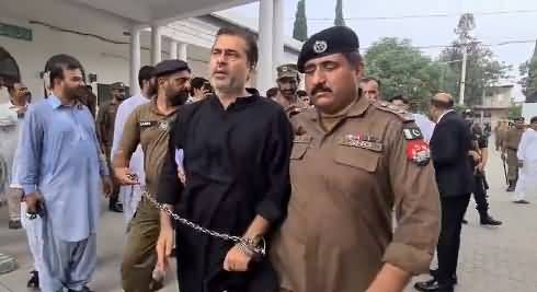 Exclusive footage: Lahore police taking Imran Riaz Khan from Chakwal to Lahore