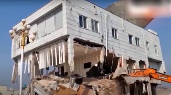 Exclusive Video: Sialkot Administration Crane Demolishing Office of Khawaja Asif's Housing Colony