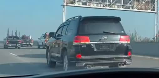 Exclusive video: Imran Khan's convoy on motorway heading towards Islamabad