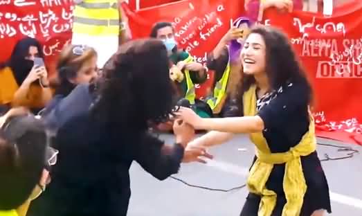 Exclusive Video of Aurat March in Lahore: Young Girls & Boys Showing Their Talent