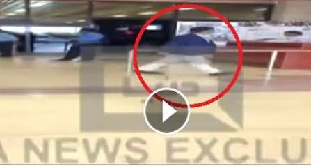 Exclusive Video of Moin Khan Walking Alone On Karachi Airport No One There To Receive Him