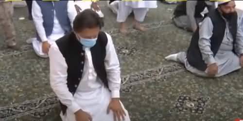 Exclusive Video - PM Imran Khan Offering Prayer in Masjid Nabwi And Doing Aftari