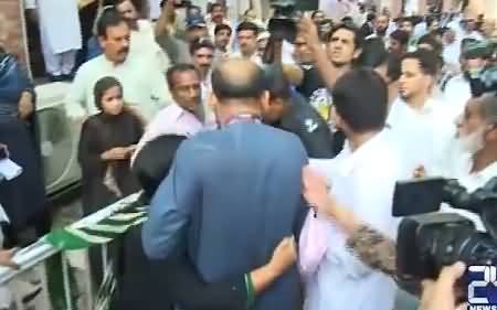Extreme Fight Between Mother And Uncle Out Side Lahore Hight Court
