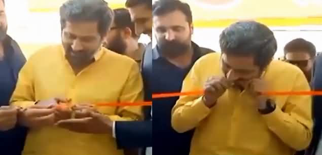 Fayyaz ul Hassan Chauhan Inaugurated Shop By Cutting The Ribbon With His Teeth