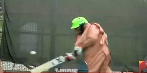 Firdous Ashiq Awan Played Cricket Then Did Practice of Boxing - Video Surfaces The Internet