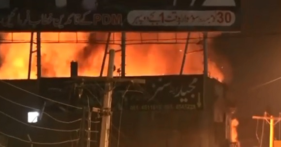 Fire Erupts In Multan Ghanta Ghar Near Jalsa Gah Of PDM