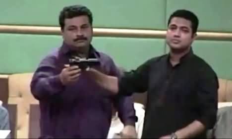 Funny Tezabi Totay of Iqrar-ul-Hassan Showing Weapon in Sindh Assembly