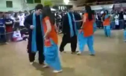 GC University Faisalabad Girls Dance With Boys in University Dance Party